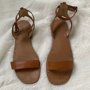 BANANA REPUBLIC - Simple Flat Sandals - Camel Color - Size 7